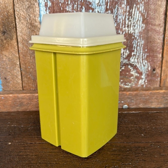 TUPPERWARE Vintage Green Pickle Keeper Holder With Lift - Picture 1 of 4
